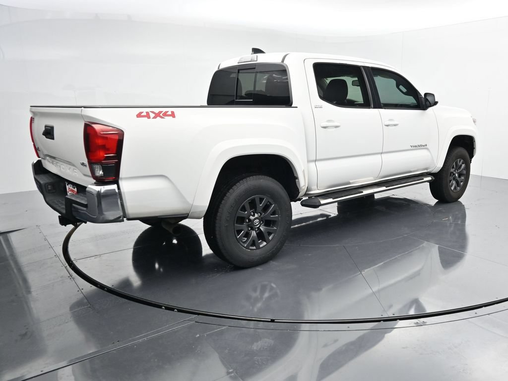 Used 2020 Toyota Tacoma SR5 AWD/4WD image 8