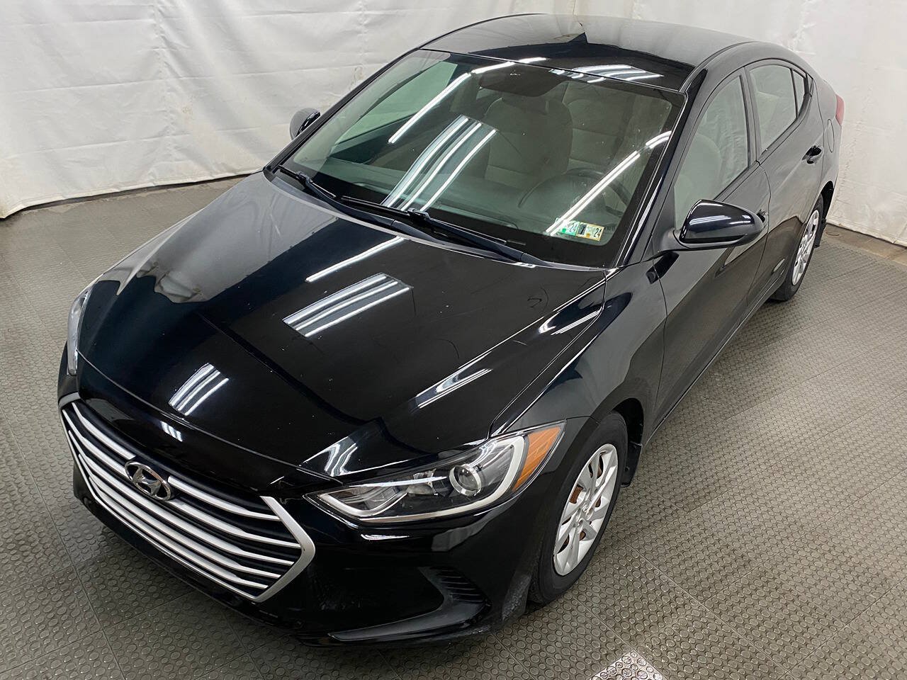 Used 2018 Hyundai Elantra SE w/ Winter Weather Package FWD image 5