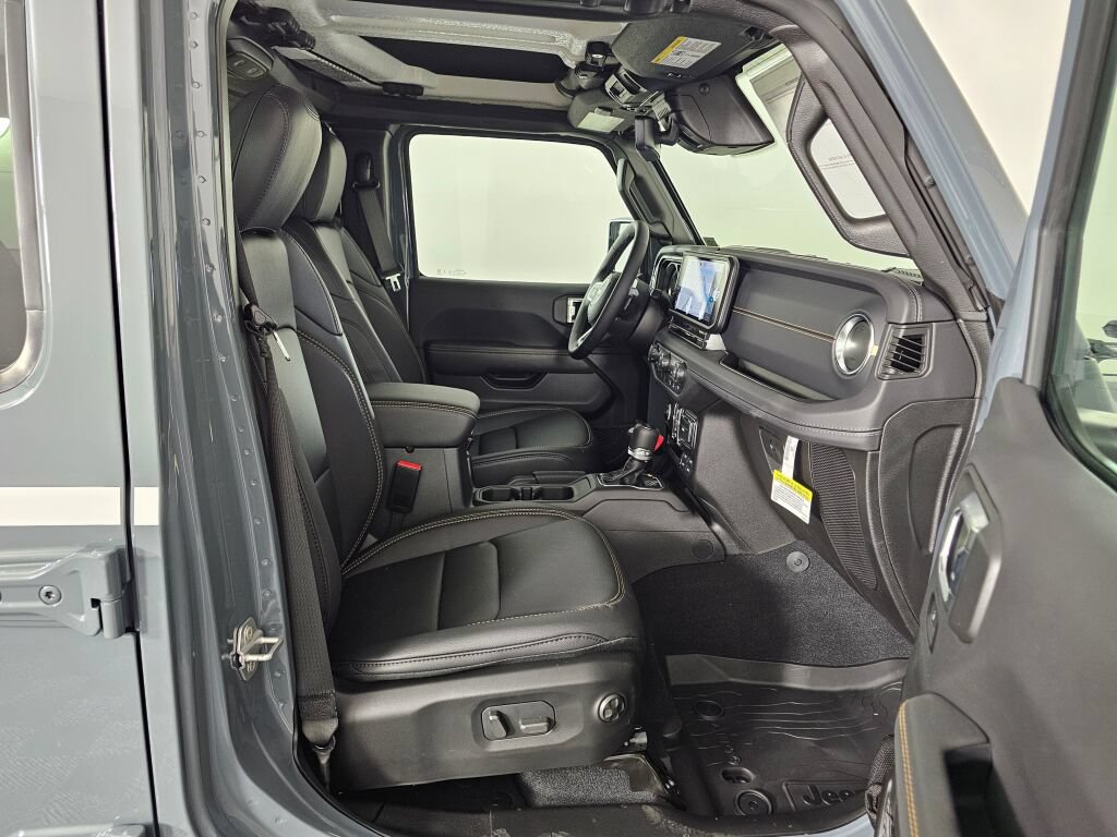 New 2026 Jeep Wrangler Unlimited Sahara w/ Whitecap Package AWD/4WD image 37