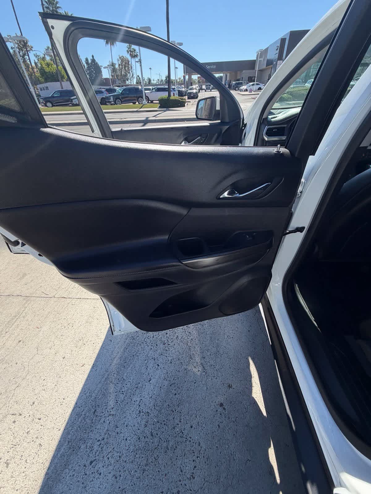 Used 2018 GMC Acadia SLT FWD image 16