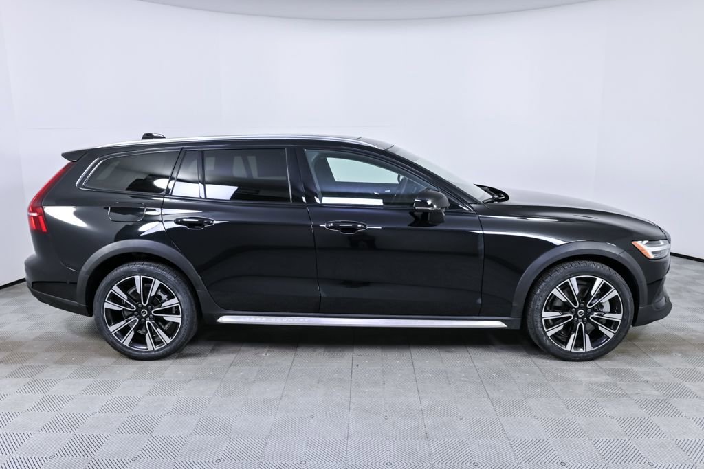 Certified 2024 Volvo V60 B5 Cross Country Ultimate image 29