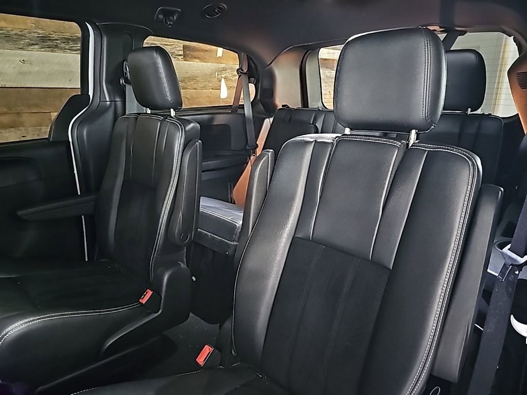 Used 2018 Dodge Grand Caravan SXT w/ Driver Convenience Group image 8