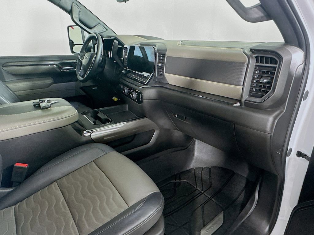 Used 2024 Chevrolet Silverado 2500 ZR2 w/ Technology Package image 31