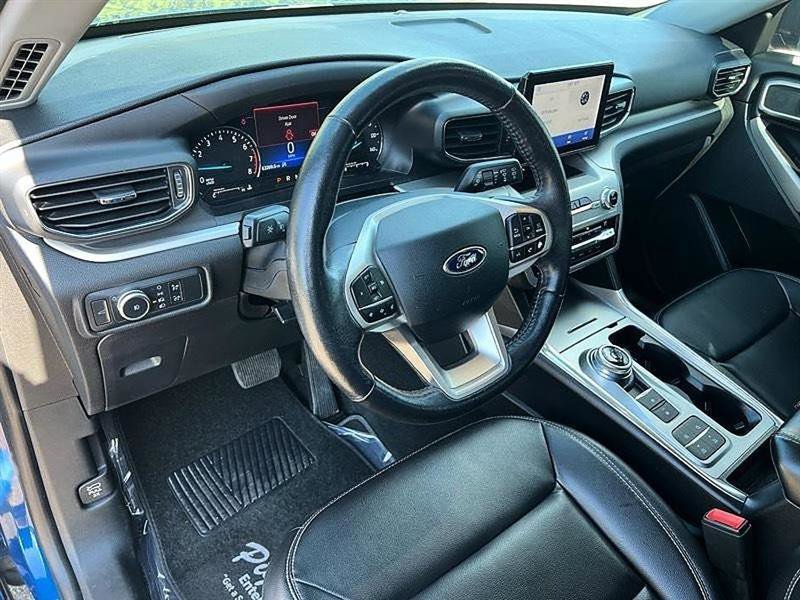 Used 2021 Ford Explorer XLT w/ Equipment Group 202A RWD image 12