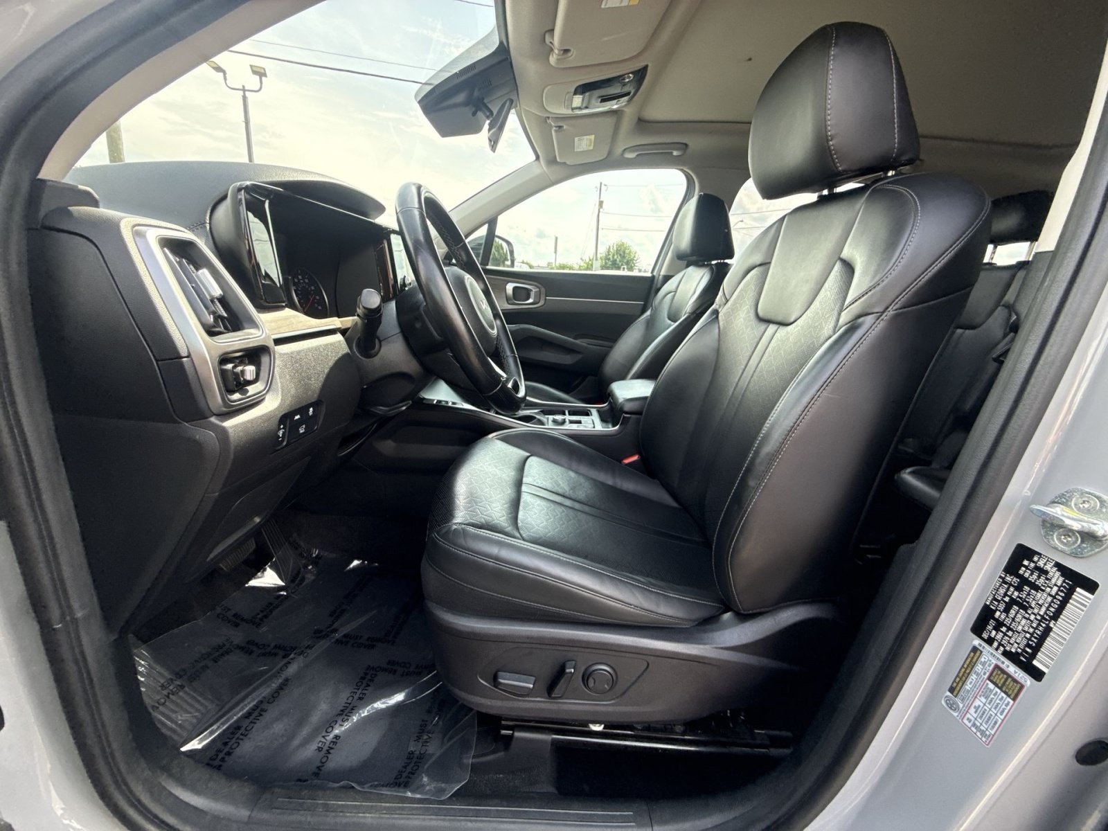 Used 2022 Kia Sorento EX w/ Panoramic Sunroof Package FWD image 11