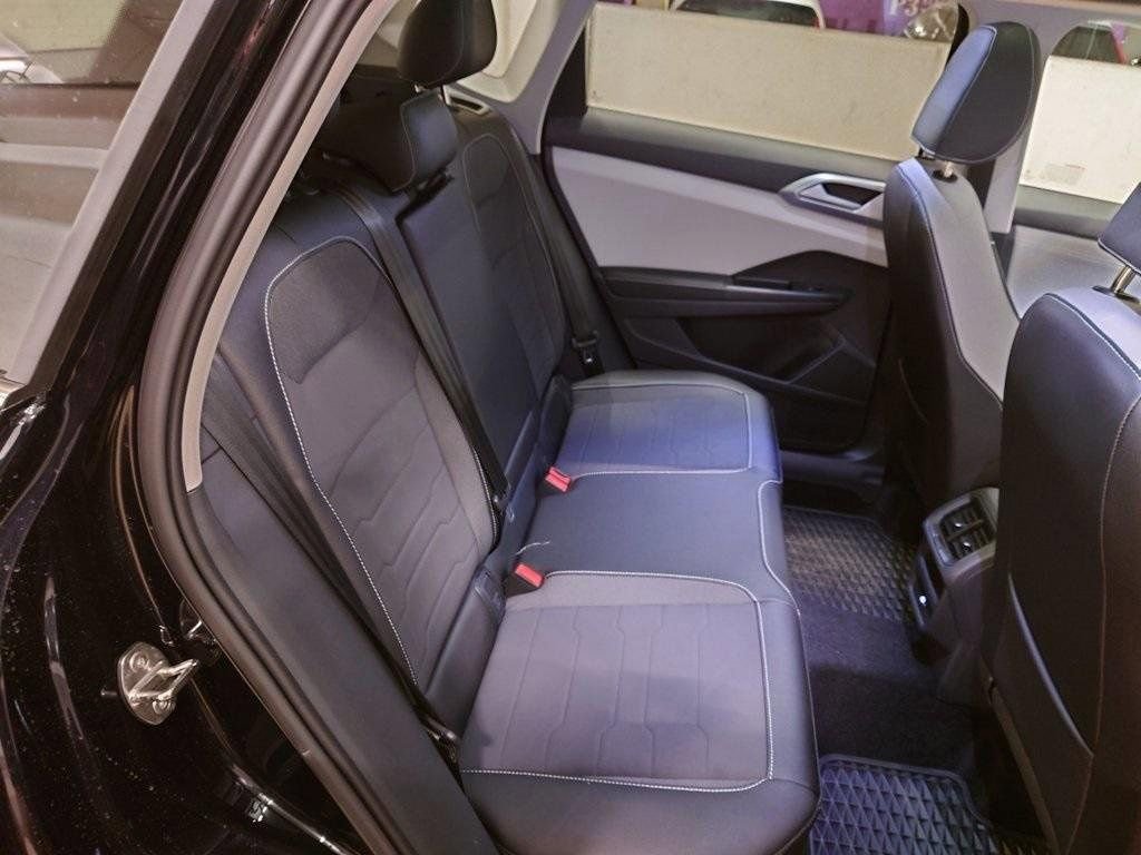 New 2025 Volkswagen Taos SE image 26