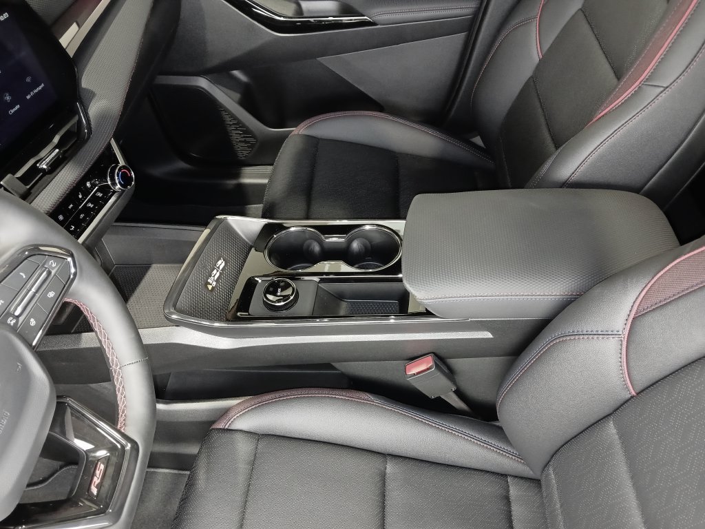 New 2027 Chevrolet Equinox RS FWD image 17