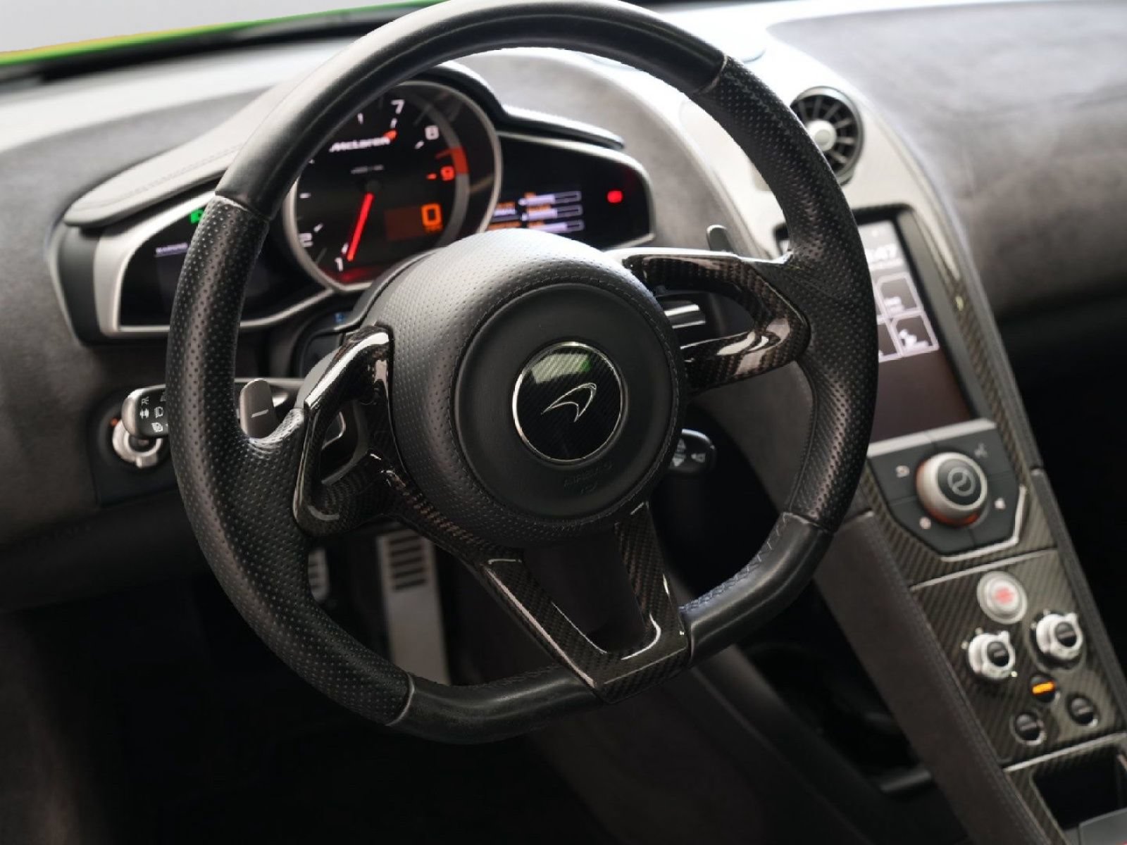 Used 2015 McLaren 650S Spider RWD image 18