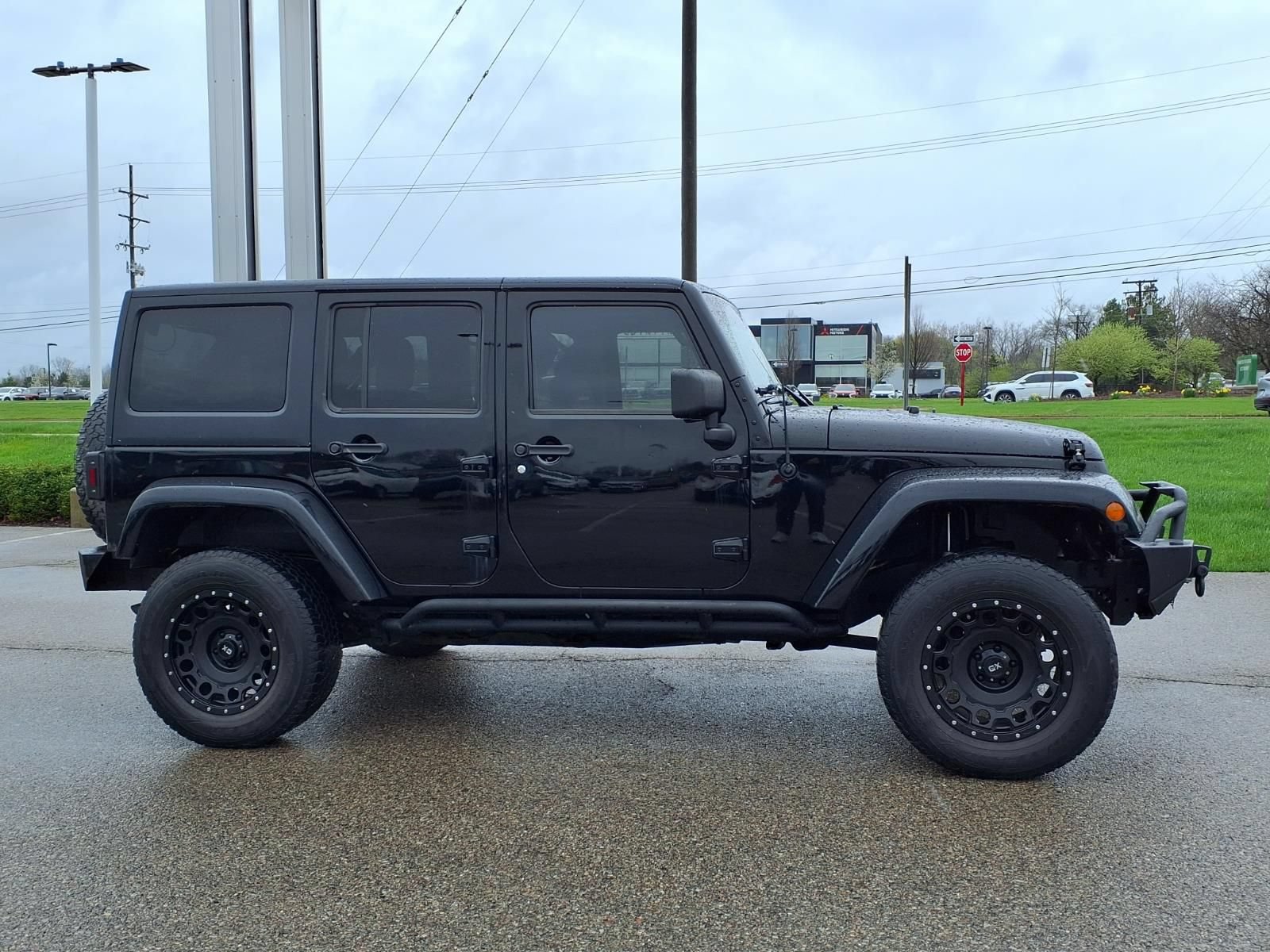 Used 2013 Jeep Wrangler Unlimited Sahara w/ Connectivity Group AWD/4WD image 4