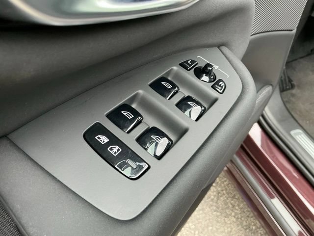 Certified 2025 Volvo XC90 B5 Plus AWD/4WD image 25