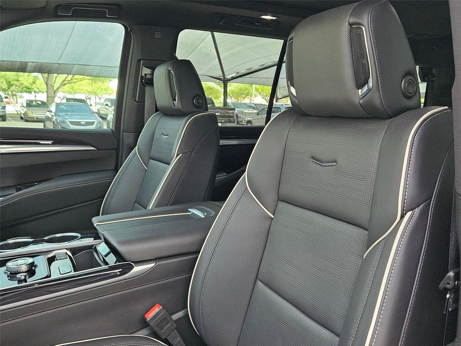 Certified 2025 Cadillac Escalade Sport w/ LPO, ONYX Package AWD/4WD image 10
