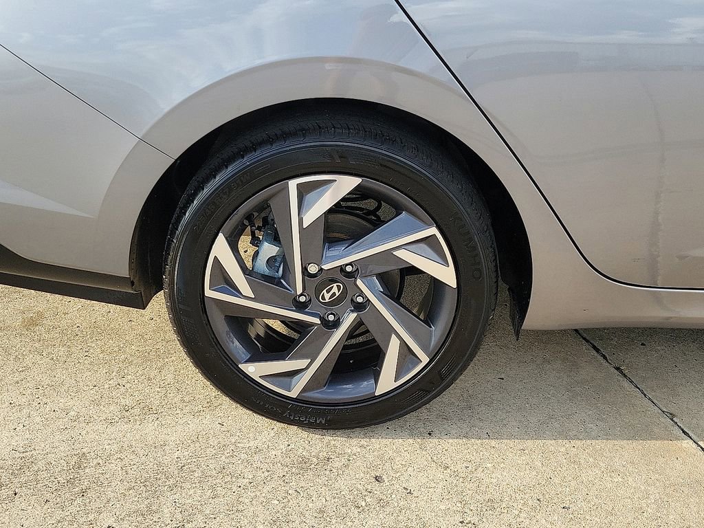 Used 2024 Hyundai Elantra SEL w/ Convenience Package image 7