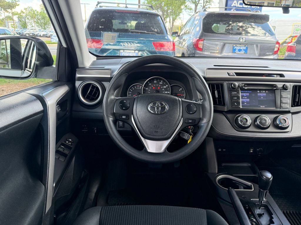 Used 2016 Toyota RAV4 LE AWD/4WD image 2