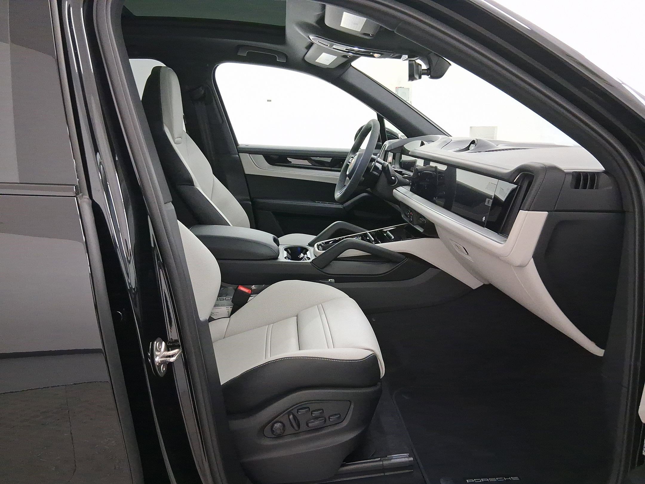 New 2026 Porsche Cayenne S image 35