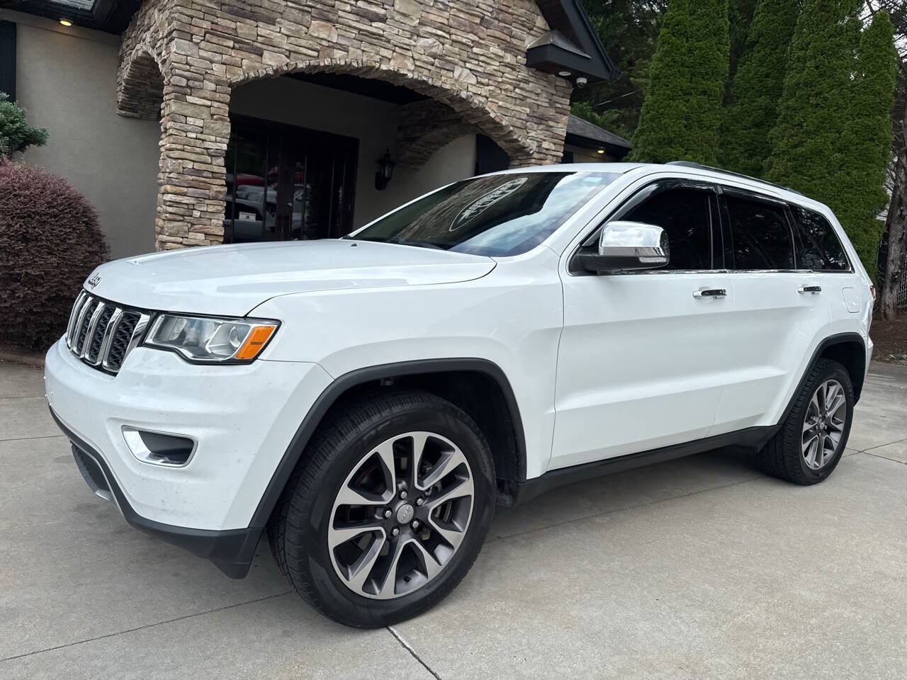 Used 2018 Jeep Grand Cherokee Limited w/ Trailer Tow Group IV AWD/4WD image 2