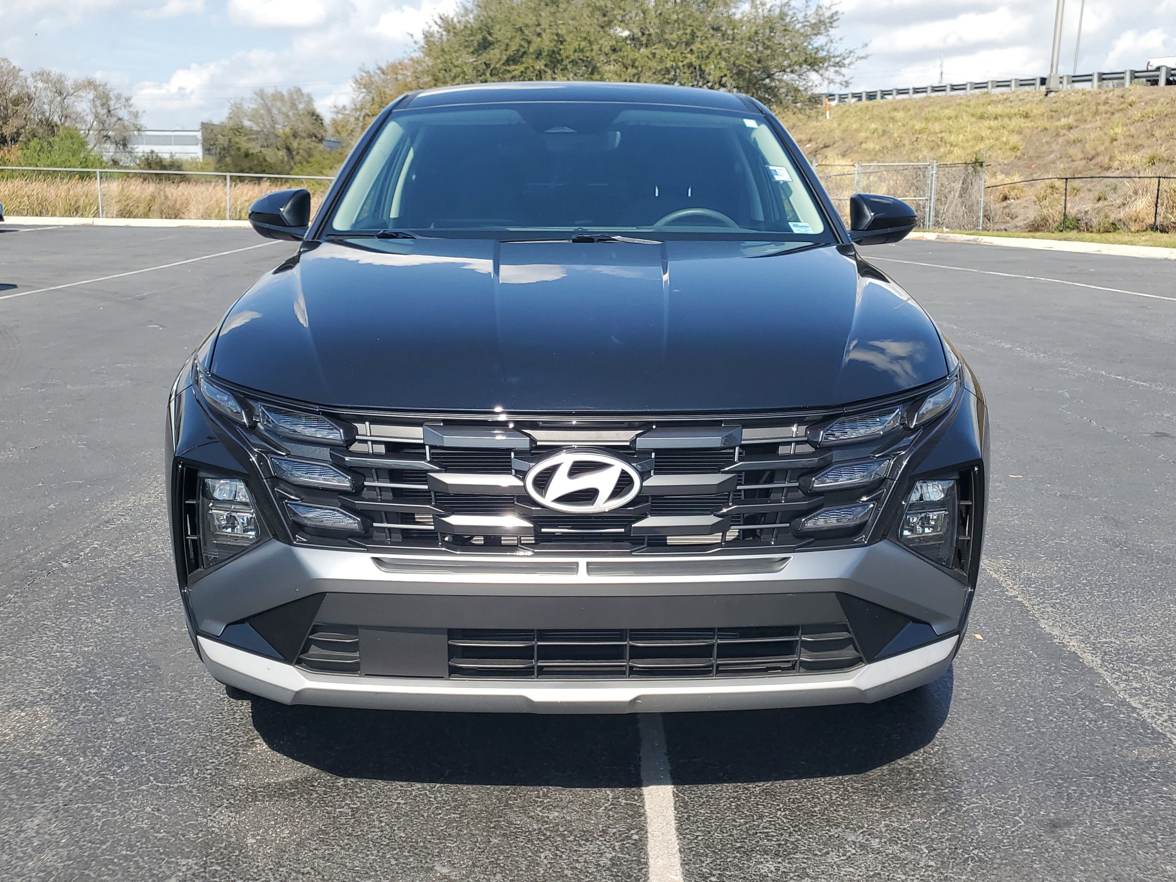 Used 2025 Hyundai Tucson SE image 2