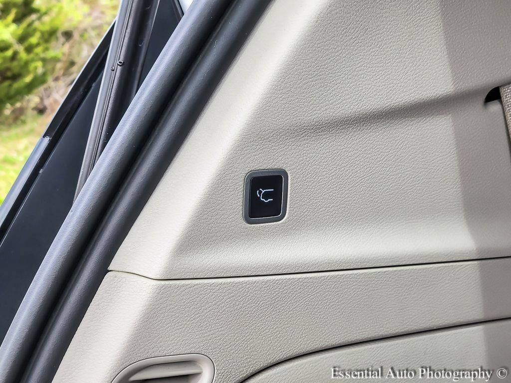 Used 2023 Chrysler Voyager LX FWD image 28