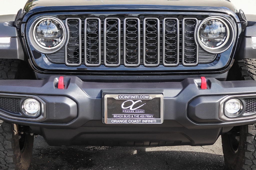 Used 2025 Jeep Wrangler Unlimited Rubicon AWD/4WD image 5