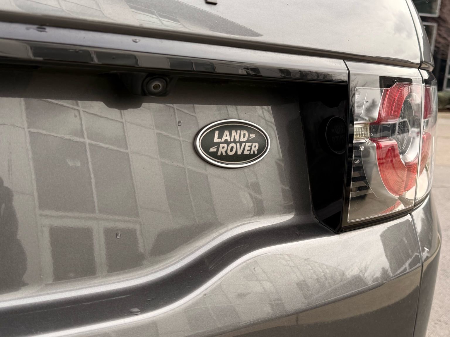 Used 2016 Land Rover Discovery Sport SE image 8