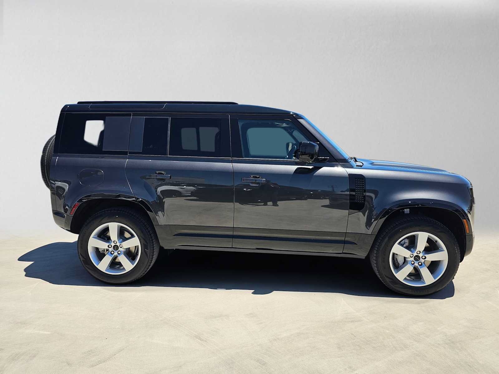 New 2026 Land Rover Defender 110 X-Dynamic SE AWD/4WD image 6