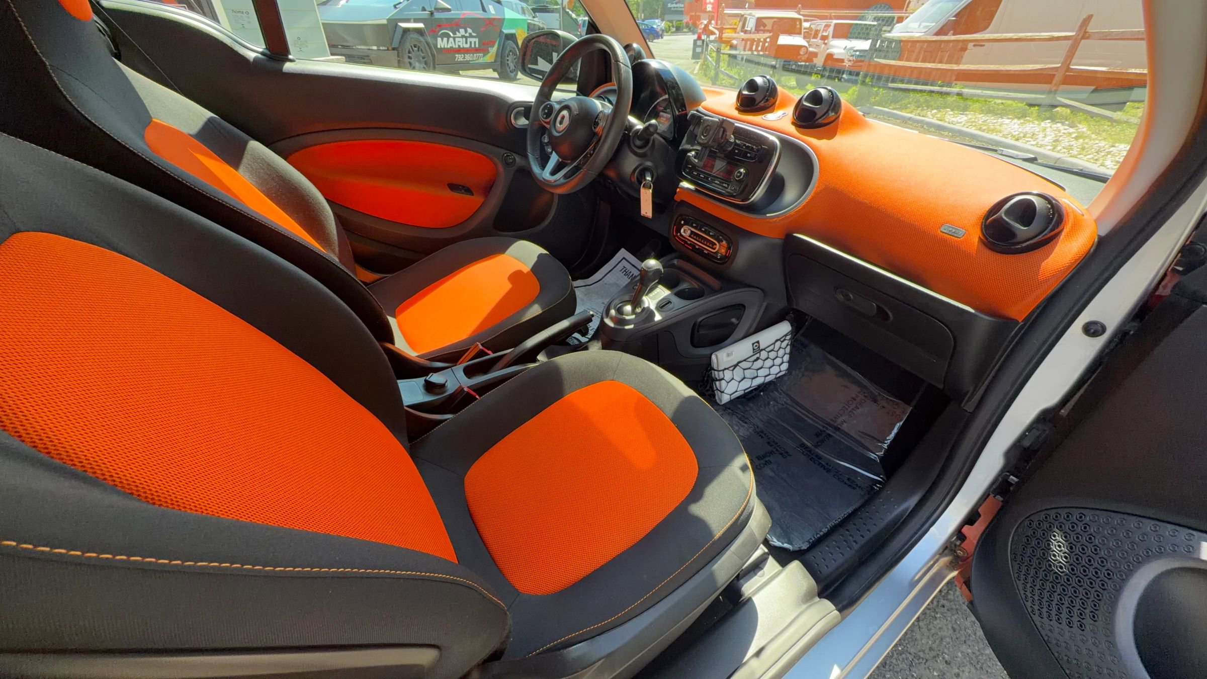 Used 2016 smart fortwo passion RWD image 18