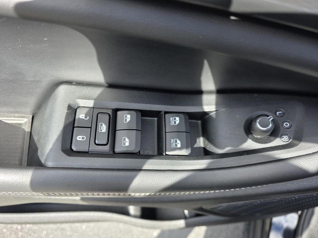 Certified 2025 Jeep Grand Cherokee Altitude image 13