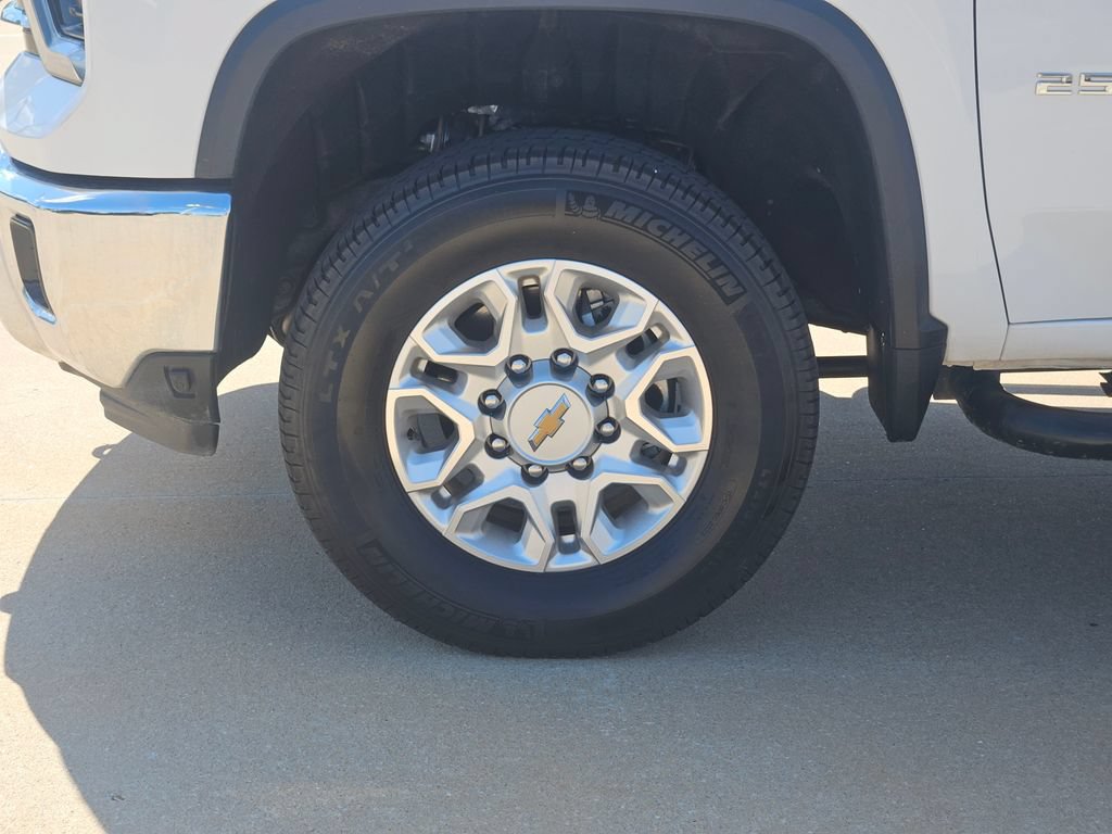 Used 2025 Chevrolet Silverado 2500 LTZ w/ LTZ Premium Package AWD/4WD image 16
