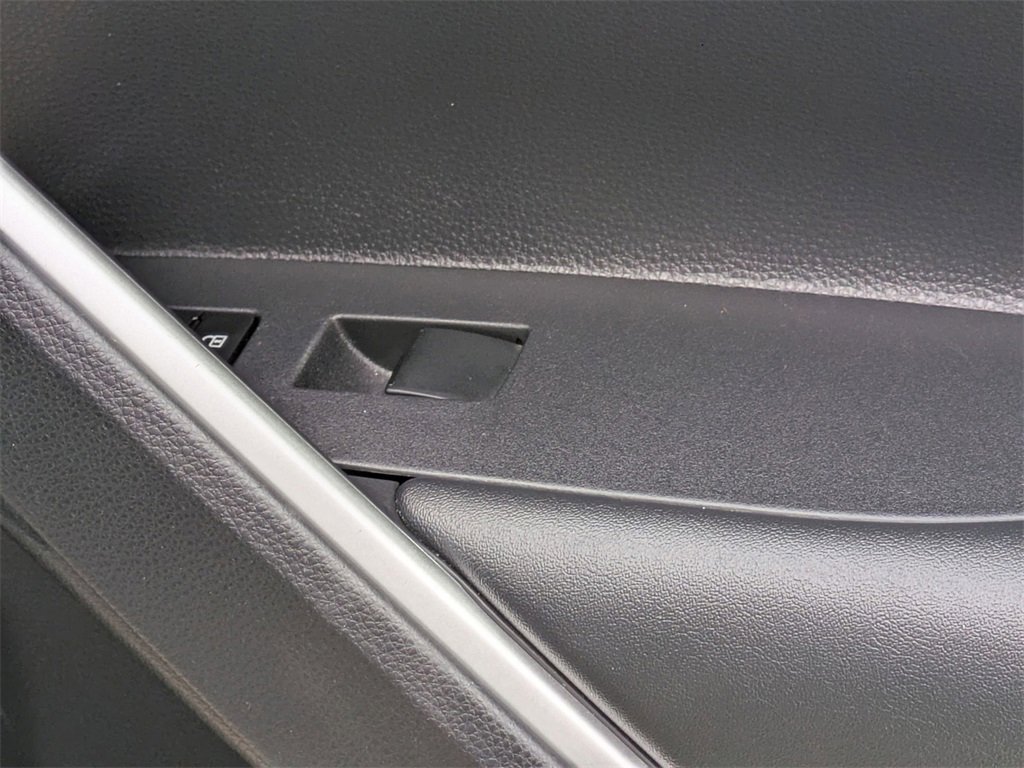 Used 2025 Toyota Corolla Cross LE image 35