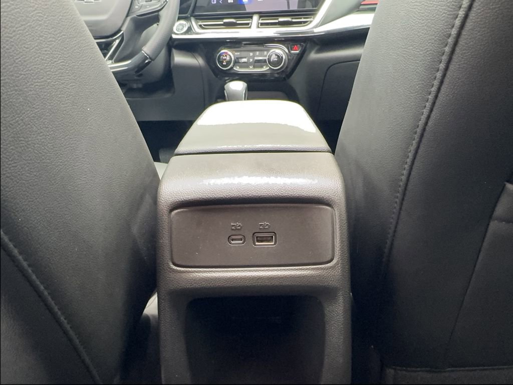 Used 2025 Chevrolet Trax RS w/ Sunroof Package image 35