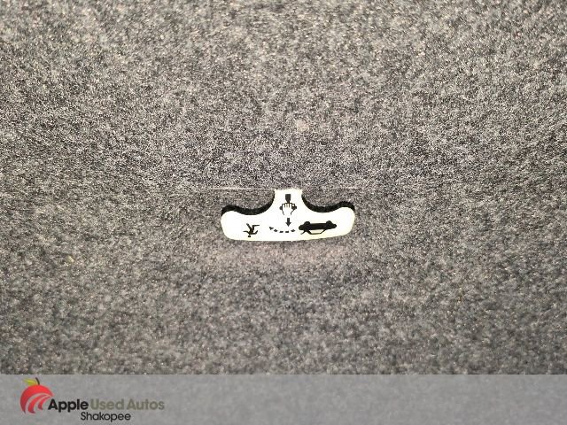 Used 2016 Toyota Camry XLE w/ Moonroof Package image 9