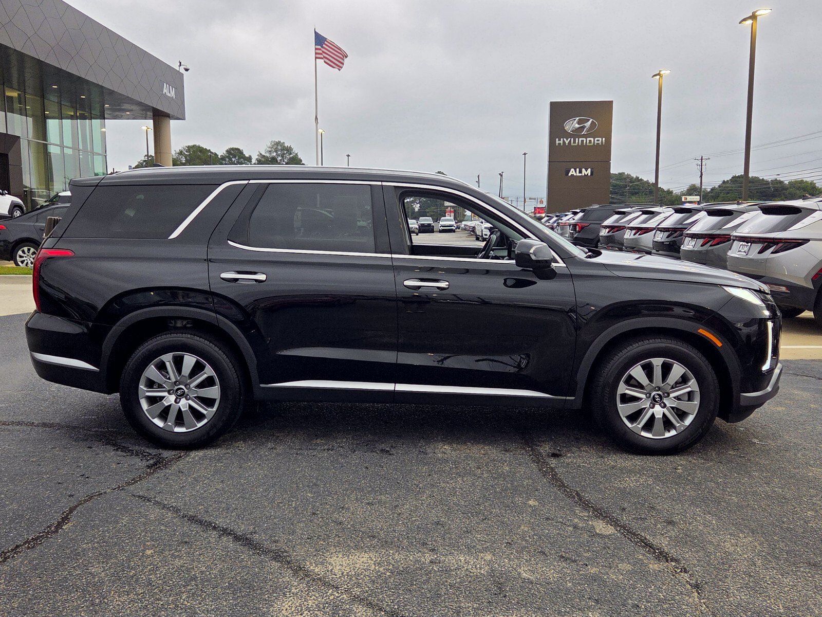 Certified 2025 Hyundai Palisade SEL FWD image 13