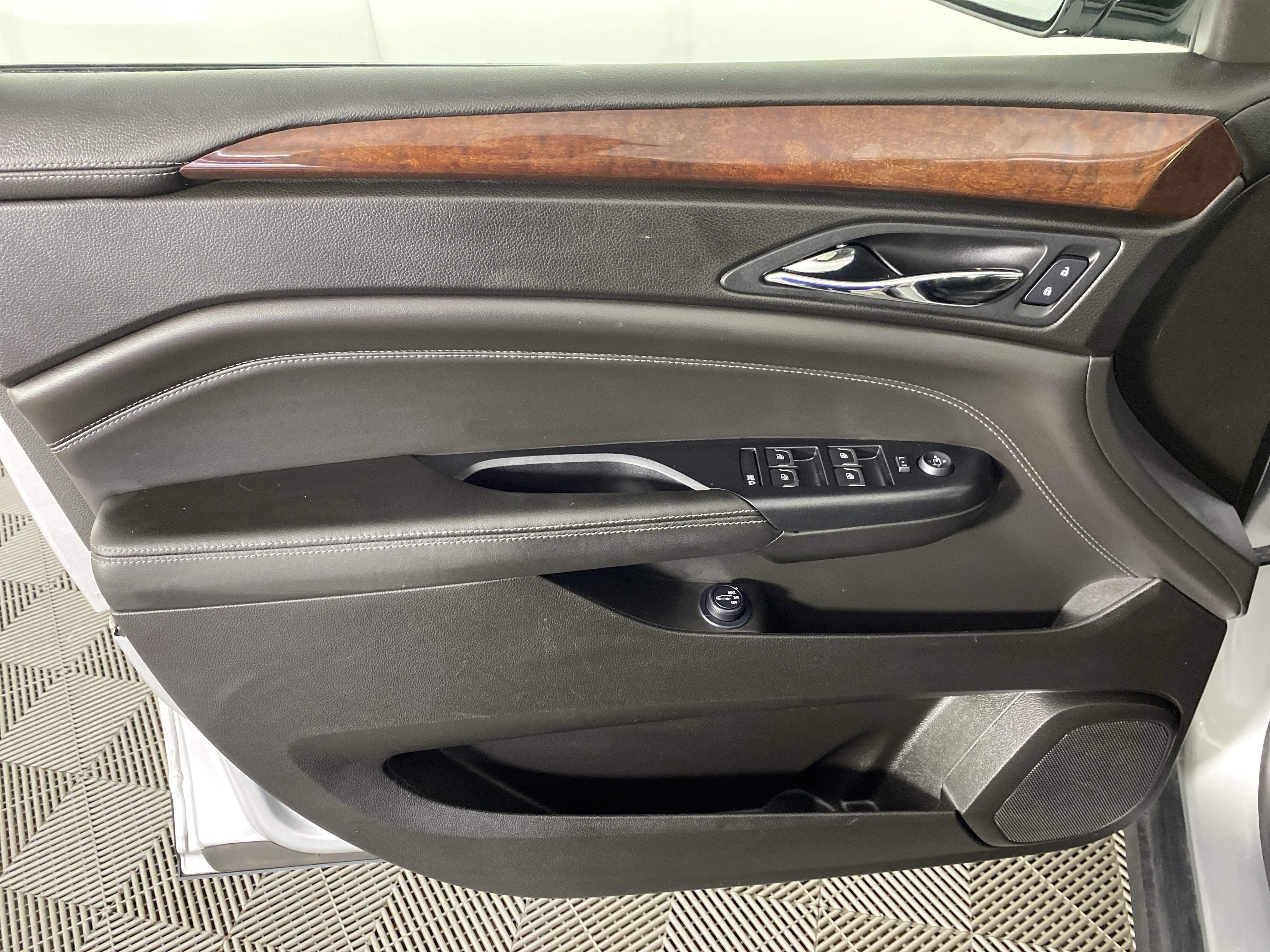 Used 2016 Cadillac SRX Luxury image 14