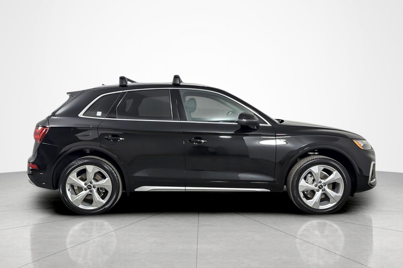 Used 2025 Audi Q5 2.0T Premium Plus w/ Premium Plus Package AWD/4WD image 6