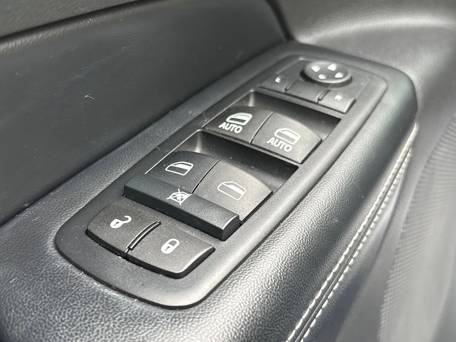 Used 2016 Jeep Grand Cherokee Limited image 19