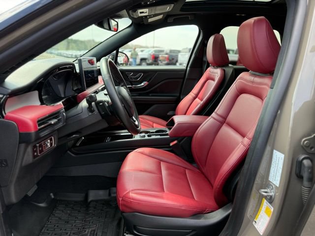 Used 2025 Lincoln Corsair Grand Touring w/ Towing Package AWD/4WD image 15