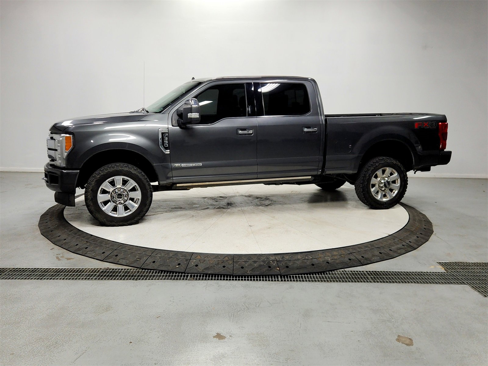 Used 2019 Ford F350 Platinum w/ Platinum Ultimate Package image 4