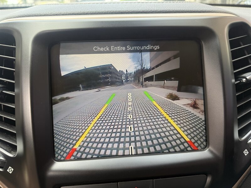 Used 2016 Jeep Cherokee Limited image 49
