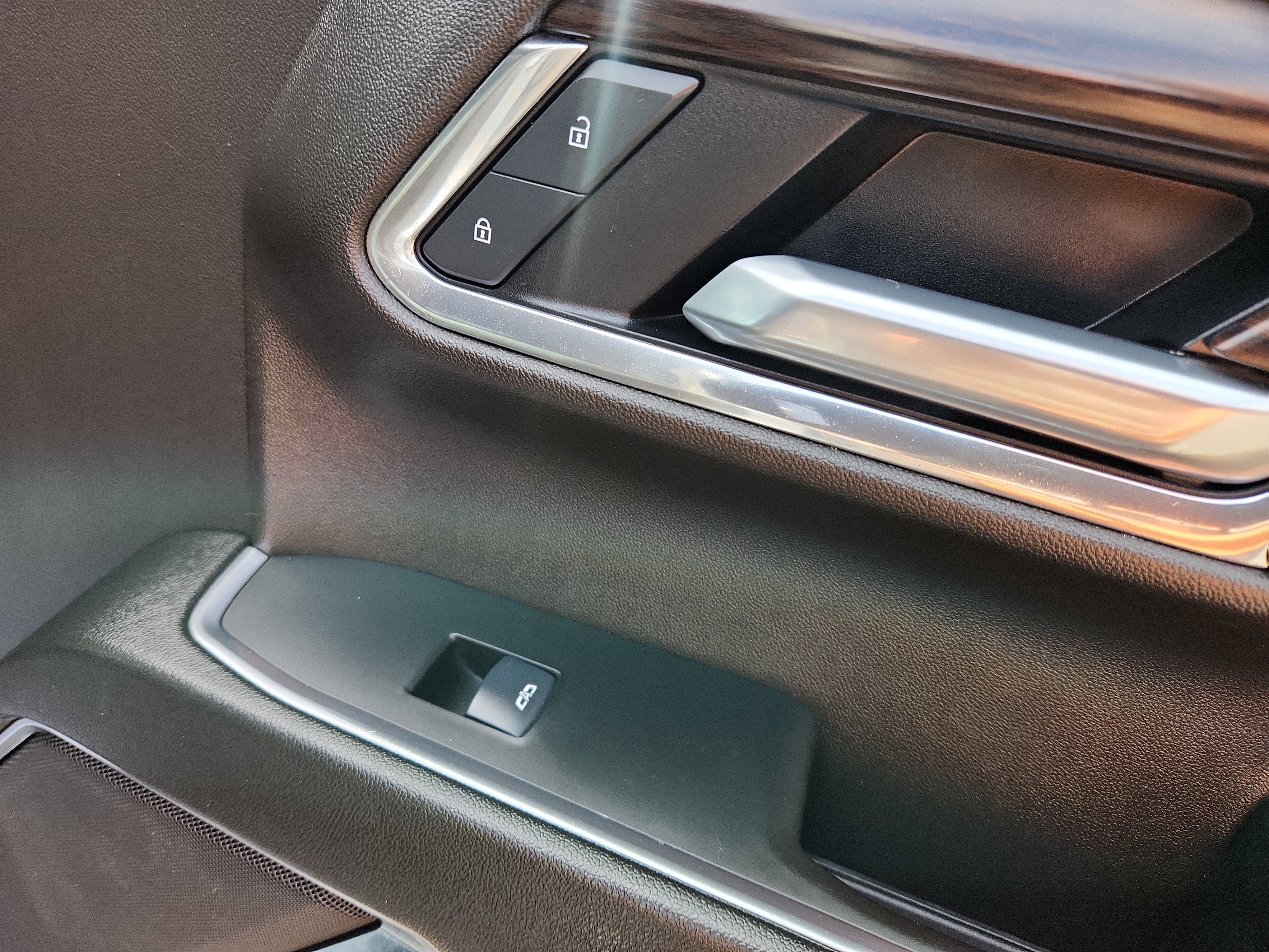 Used 2025 GMC Sierra 1500 SLT image 45