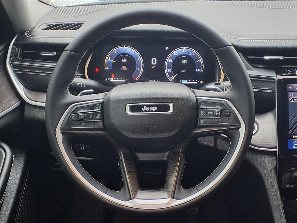 Used 2023 Jeep Grand Cherokee Limited image 14