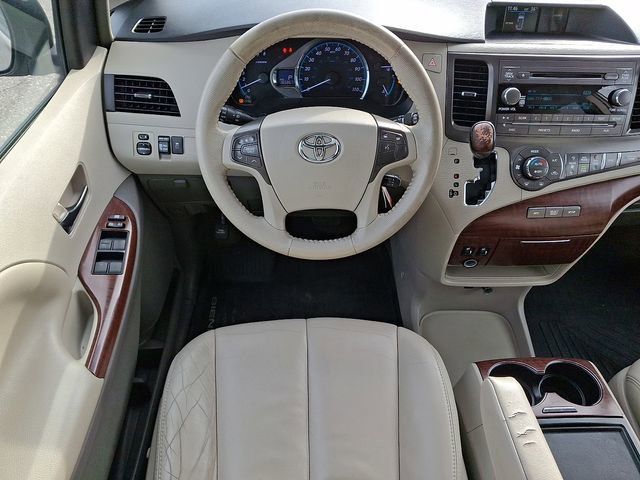 Used 2014 Toyota Sienna XLE image 15