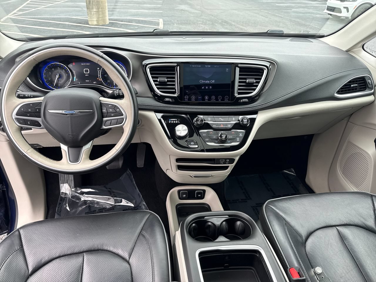 Used 2018 Chrysler Pacifica Limited FWD image 16