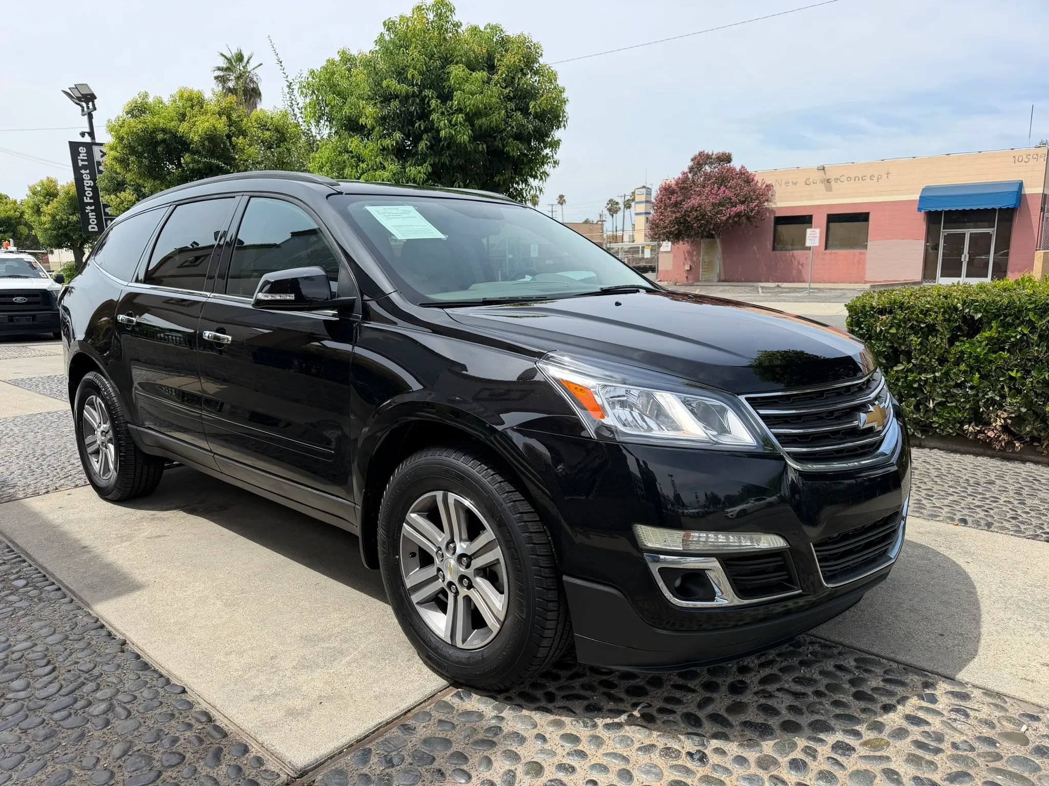 Used 2016 Chevrolet Traverse LT FWD image 3