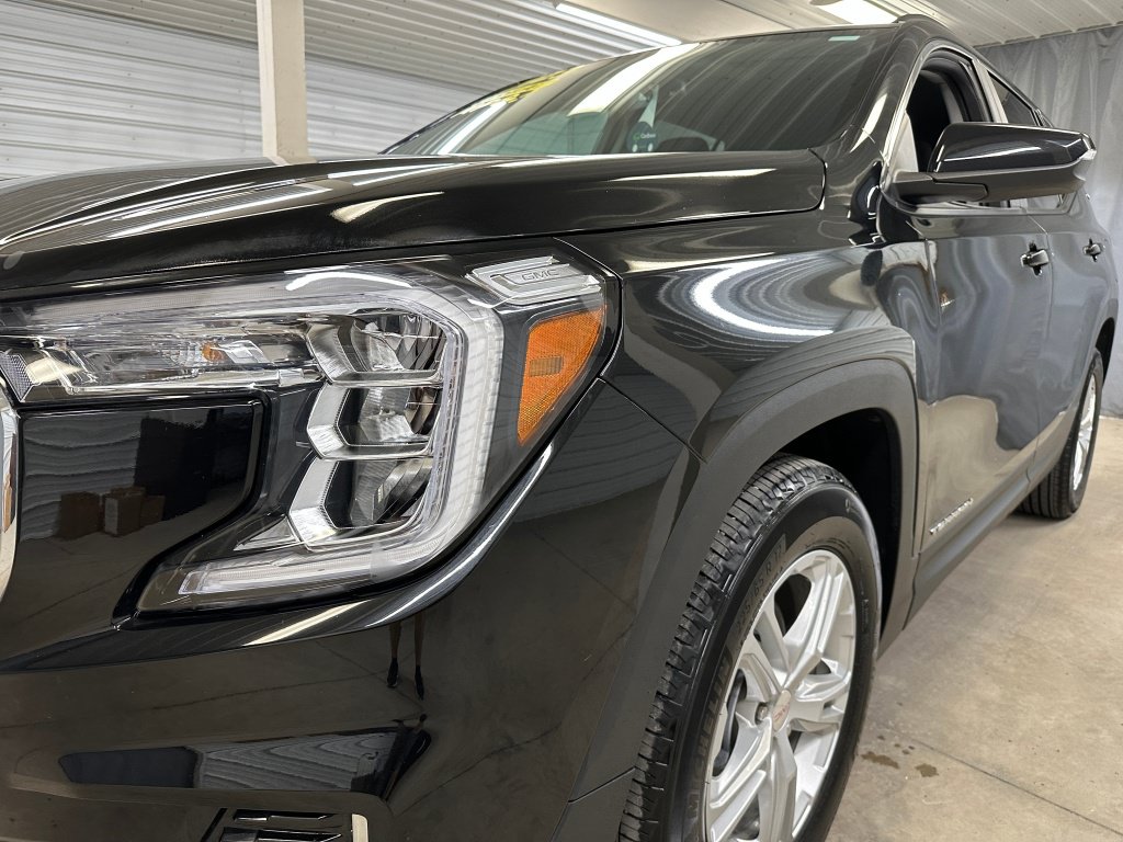 Used 2023 GMC Terrain SLE w/ Driver Convenience Package FWD image 34