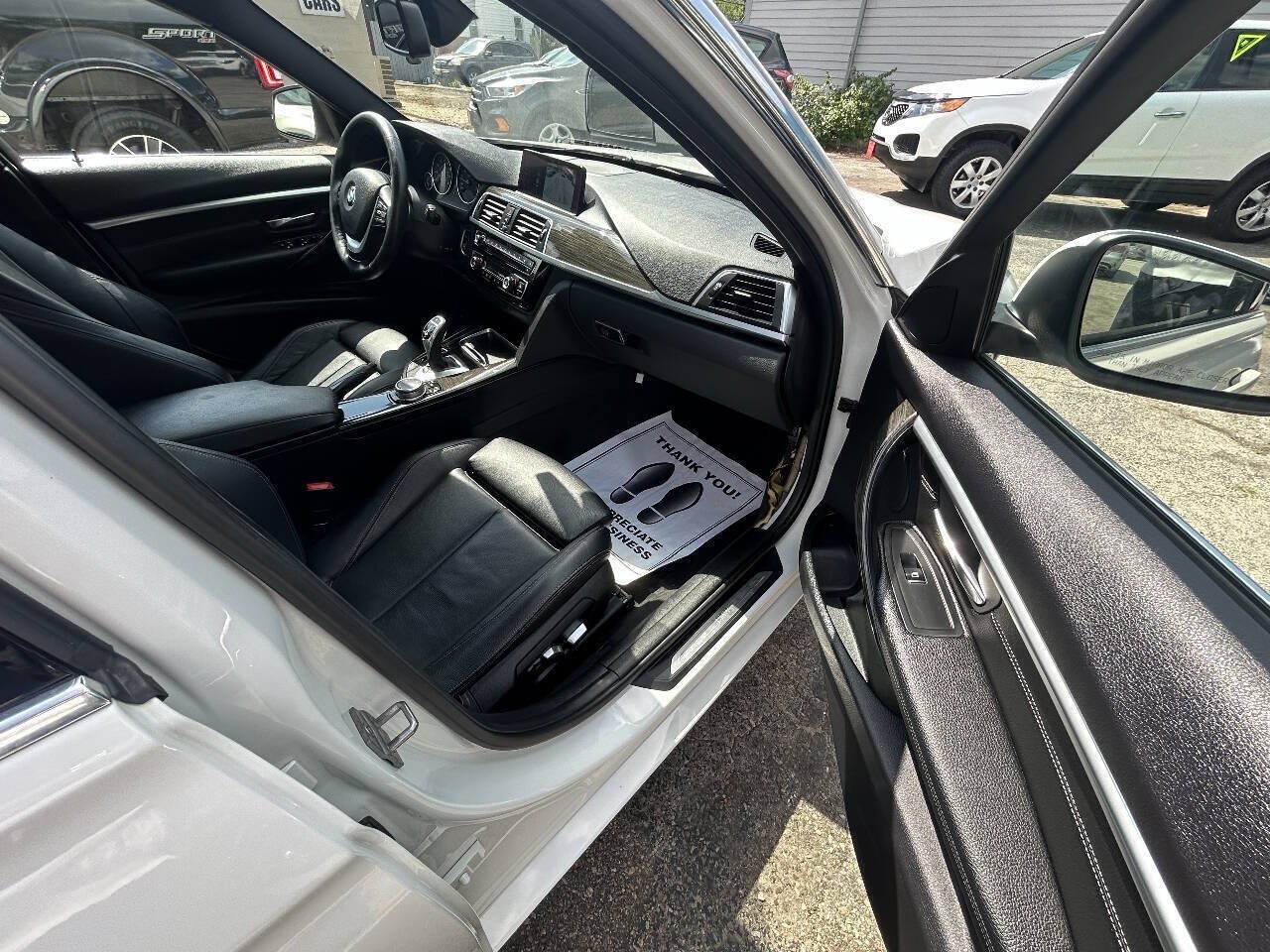 Used 2017 BMW 330i xDrive Sedan AWD/4WD image 9