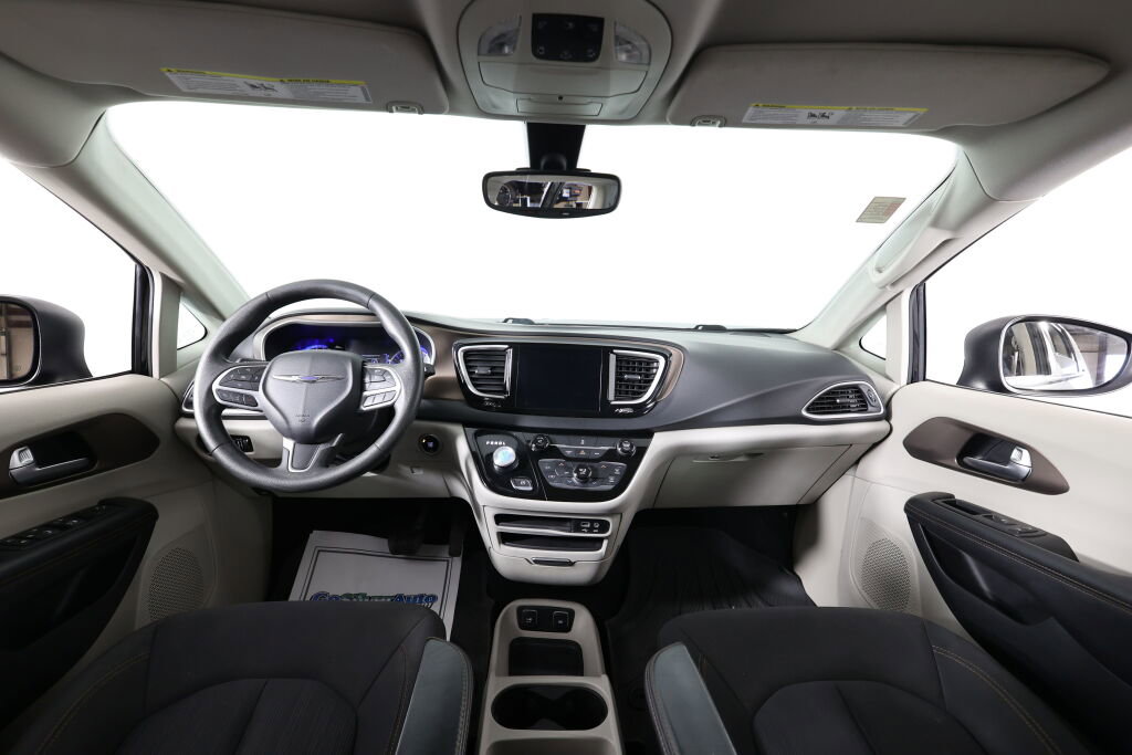 Used 2017 Chrysler Pacifica Touring image 26