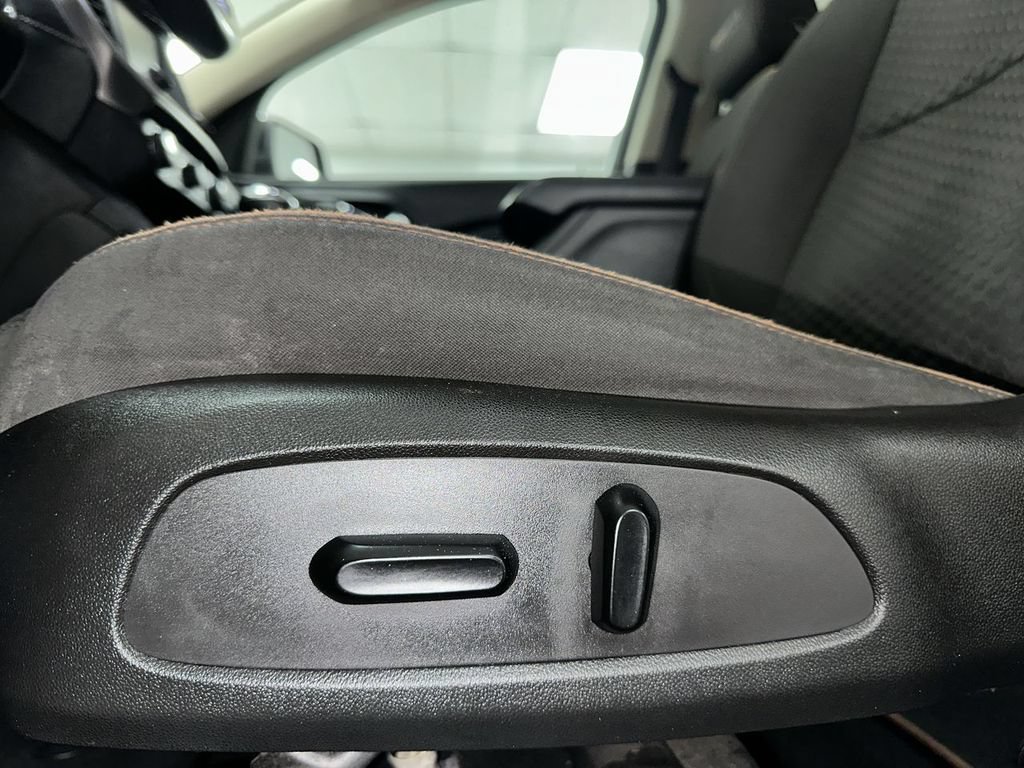 Used 2017 GMC Acadia SLE w/ Driver Alert Package I AWD/4WD image 12