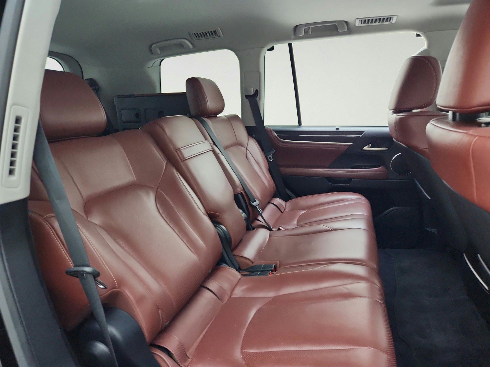 Used 2016 Lexus LX 570 4WD w/ Luxury Package image 29