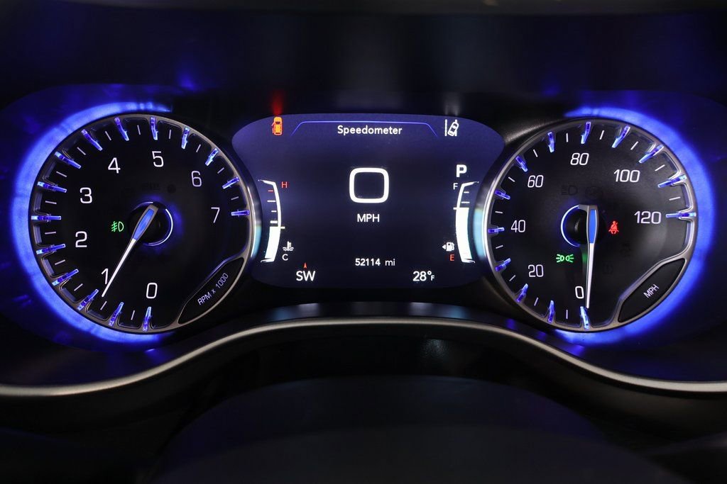 Used 2024 Chrysler Pacifica Touring-L image 4