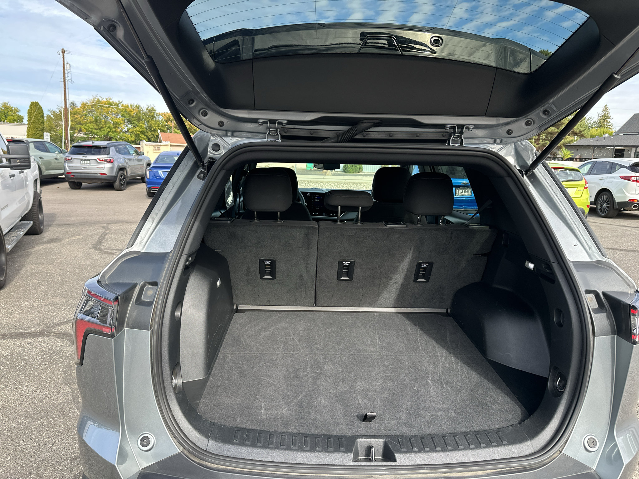 Used 2026 Chevrolet Equinox LT AWD/4WD image 12