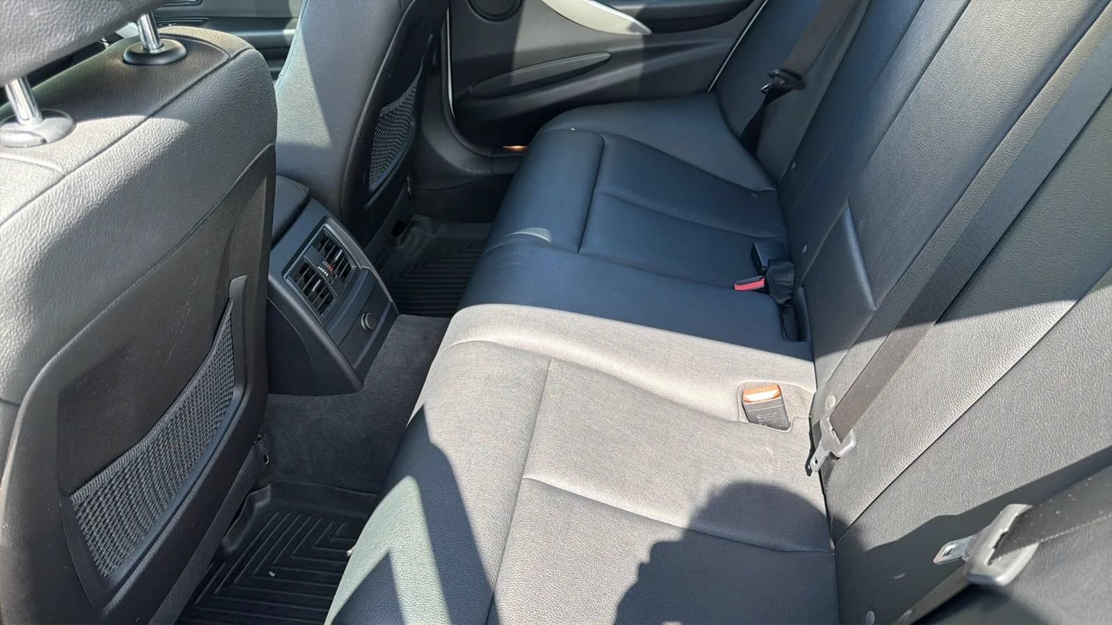 Used 2018 BMW 320i xDrive Sedan w/ Convenience Package AWD/4WD image 25